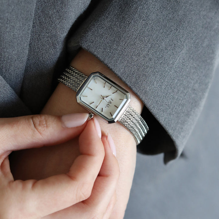 Jag Balmain White Mother Of Pearl Alloy 20.5mm Watch