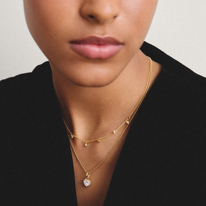 Chain with heart-cut zirconia