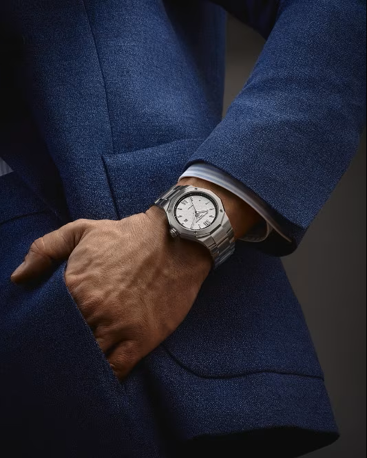 Baume & Mercier Riviera 10829 Automatic, Date Display Men's Watch 42mm