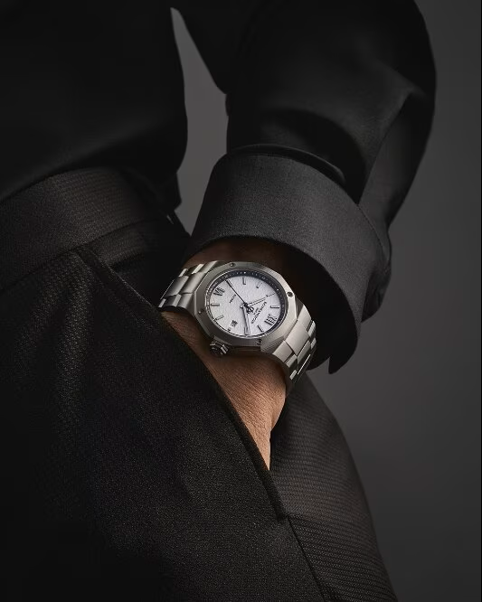 Baume & Mercier Riviera 10829 Automatic, Date Display Men's Watch 42mm