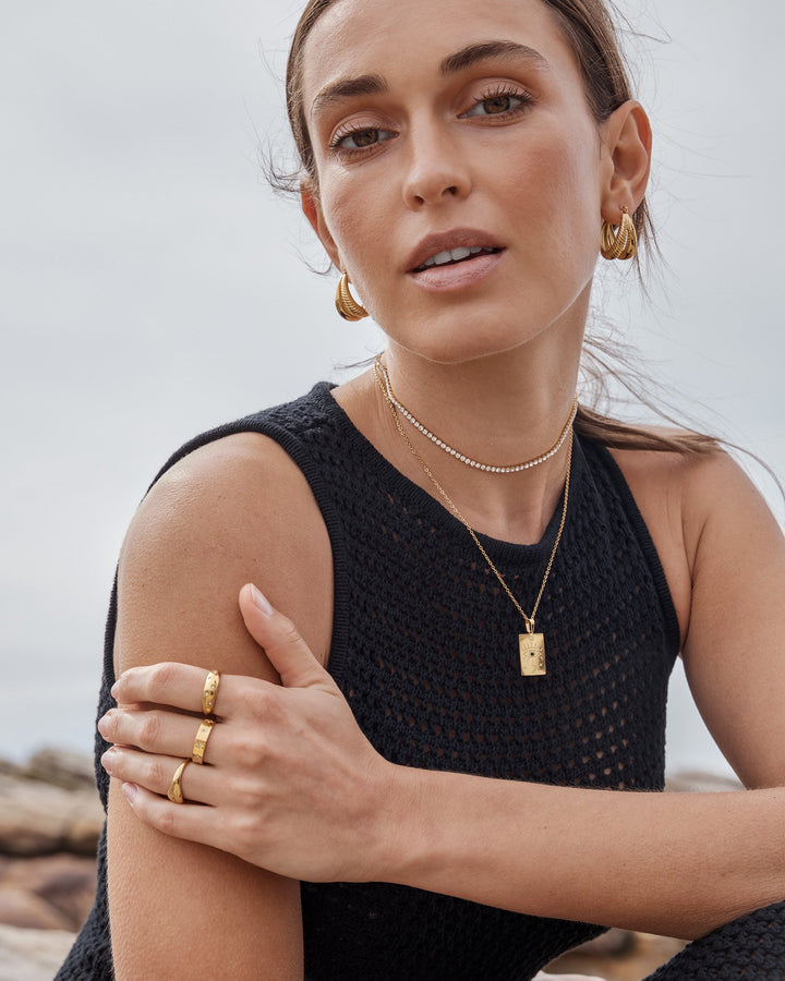 Cascada Polished & Ribbed Double Hoops, close-up detail — Zoe Olivia