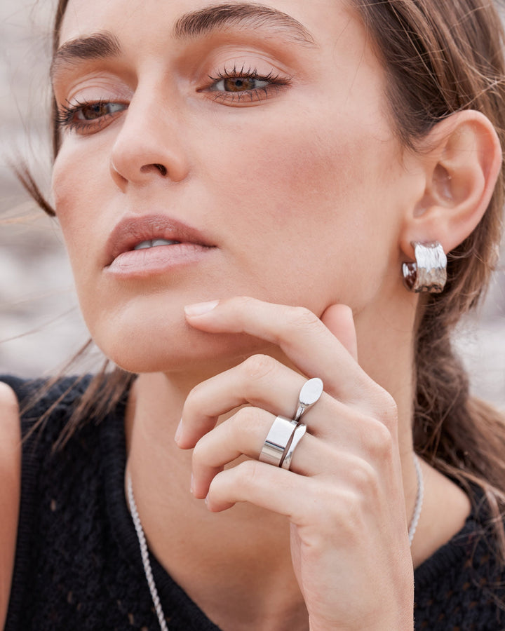 Essentials Petite Mini Signet Ring — Zoe Olivia