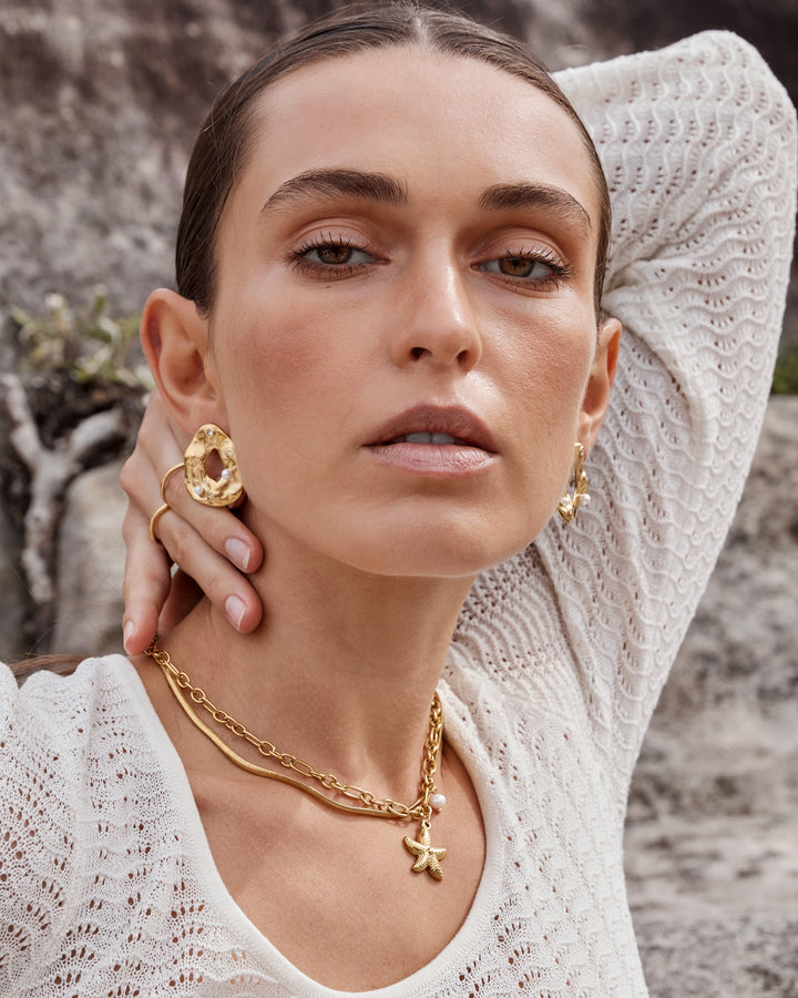 Drift Pearl and Star Link Necklace, close-up detail — Zoe Olivia
