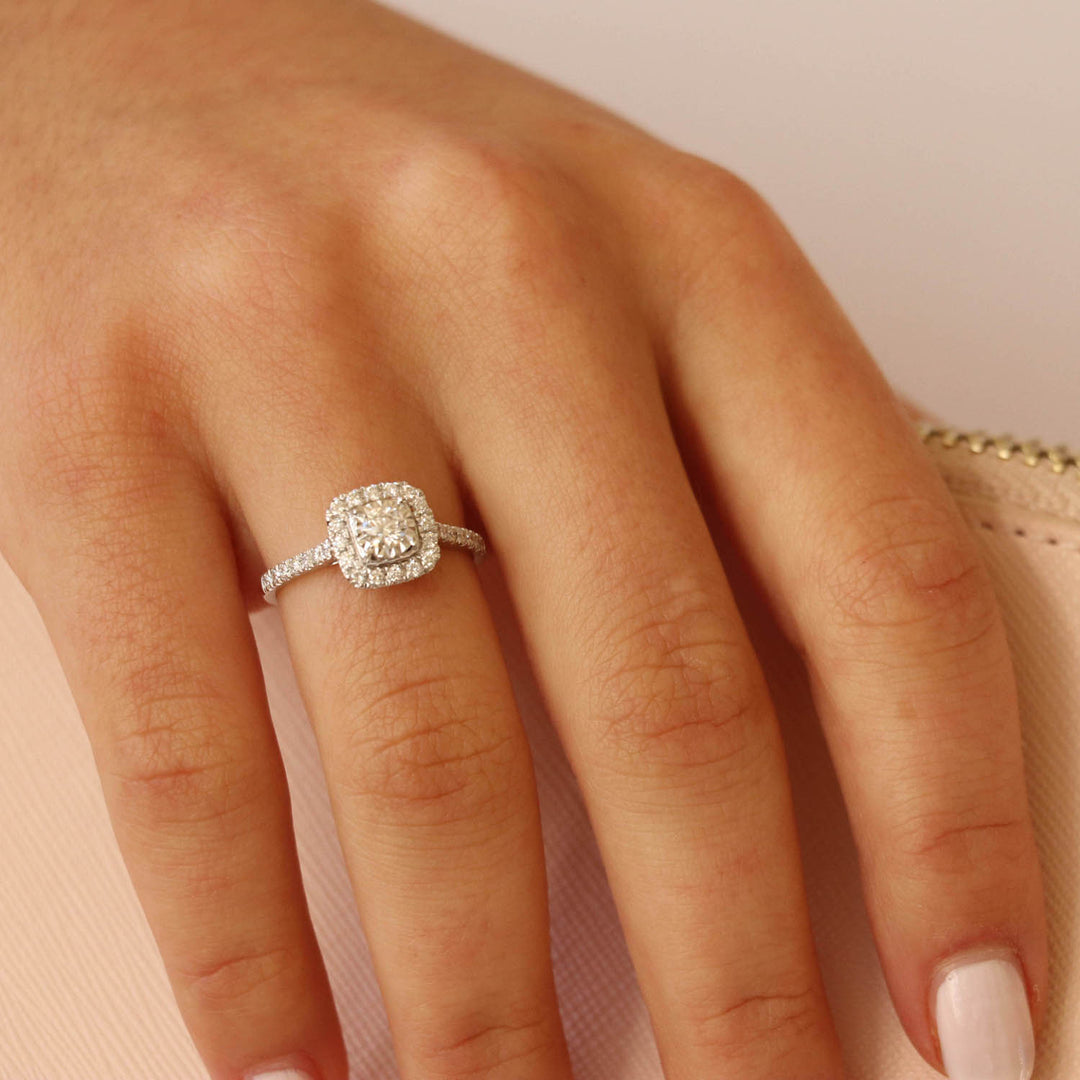 Cluster Ring with 0.50ct Diamond in 9K White Gold