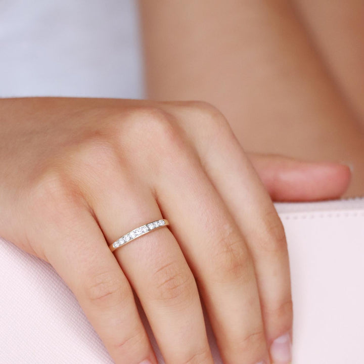 Band Ring with 0.2ct Diamonds in 9K Yellow Gold